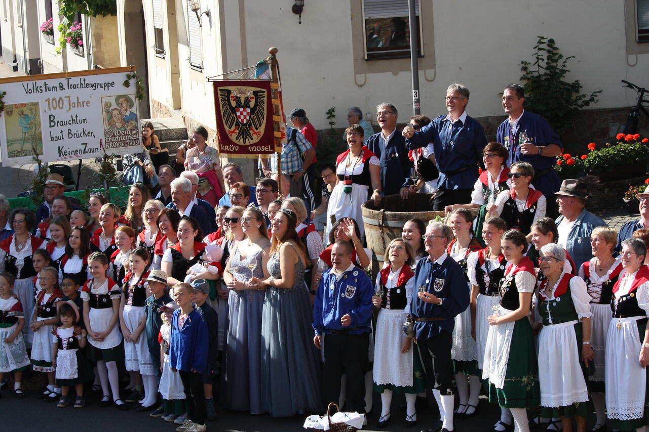 100 Jahre Moselblümchen-Tracht in Kröv !